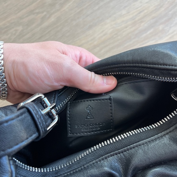 Samo Ondoh Pocket Mug Bag in black - Picture 3 of 3